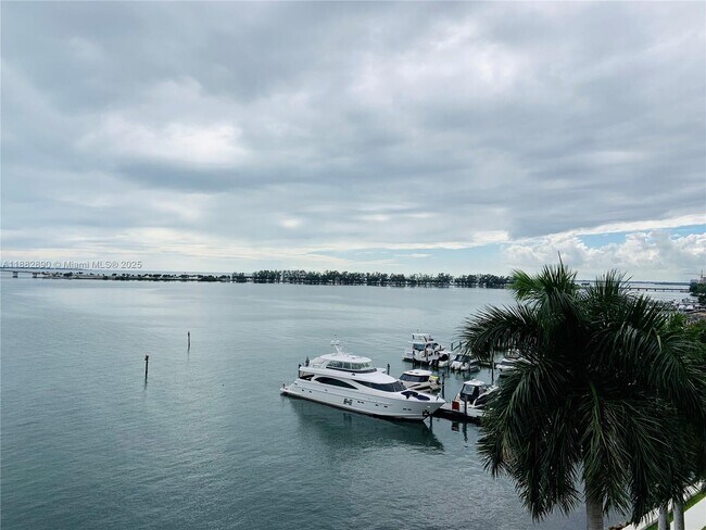 Building Photo - 1541 Brickell Ave
