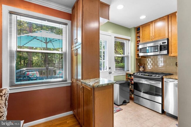 Building Photo - 303 Mt Vernon Ave