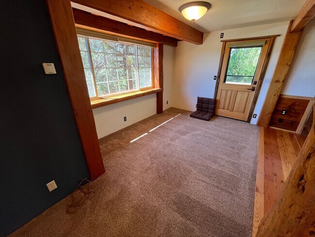 Building Photo - Custom Rustic 4-Bdr on beautiful 5 acres with Greenhouse in Sisters!
