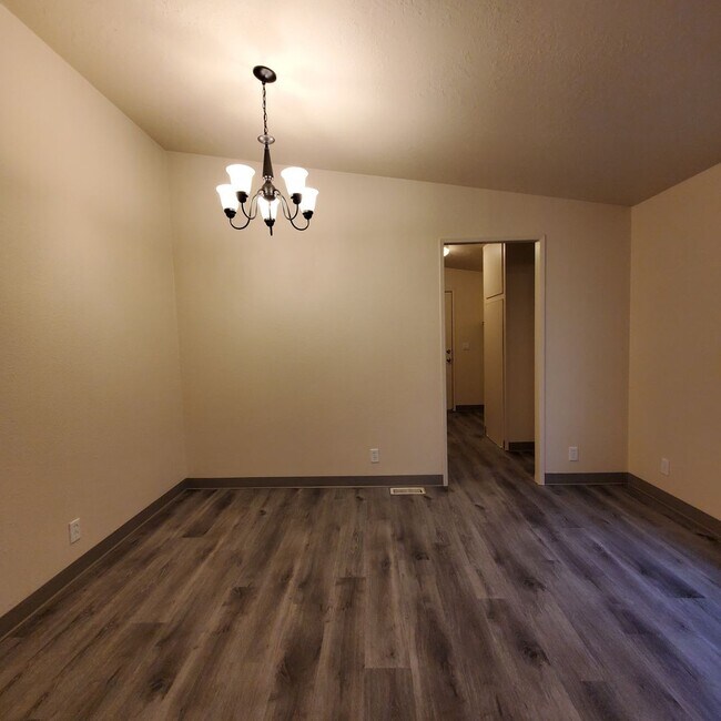 Building Photo - 31811 Begonia Ln