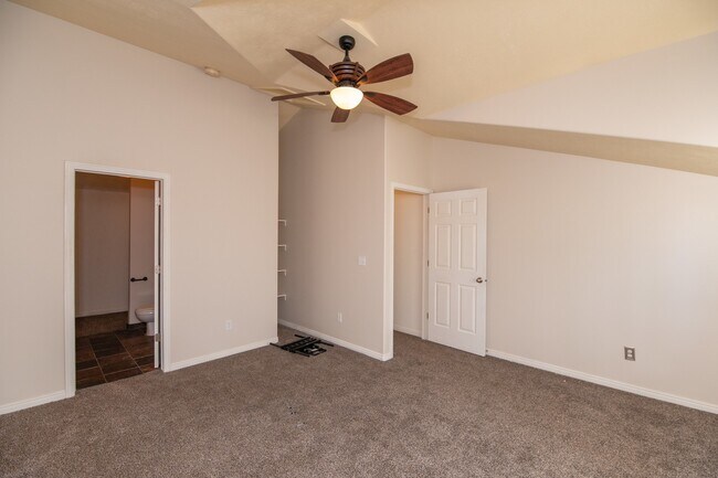 Building Photo - 475 N Redwood Rd