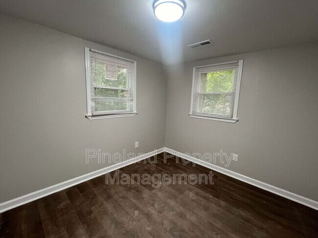 Building Photo - 2155 Goins Dr