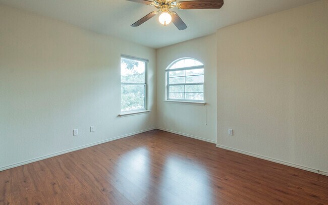 Building Photo - 2811 Hannah Kay Ln