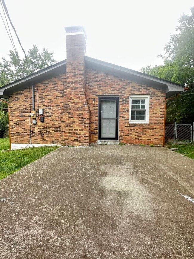 Building Photo - 732 Faulkner Ave