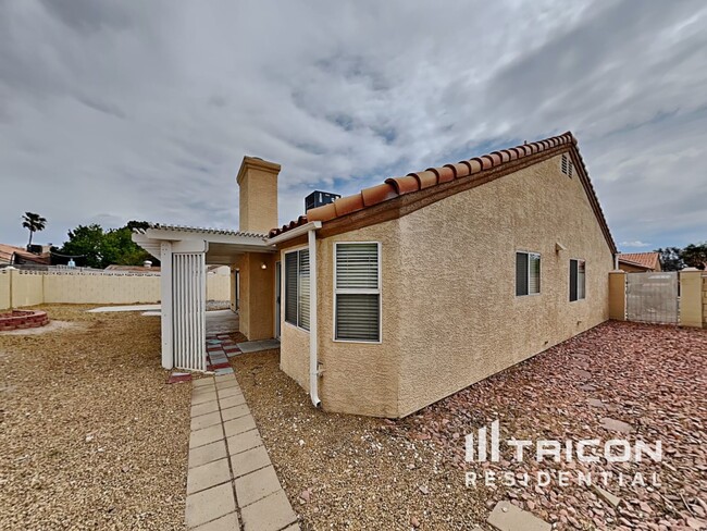 Building Photo - 5033 Golfridge Dr