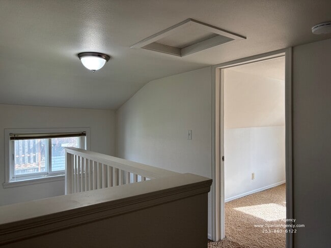 Building Photo - 1405 4th Ave NW