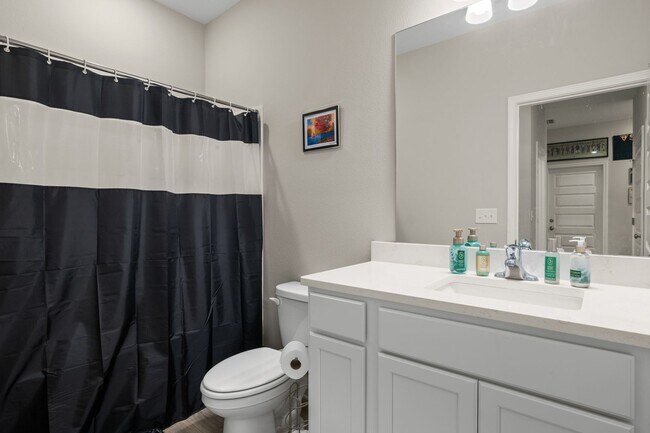Building Photo - 6686 Sun Tree Cir