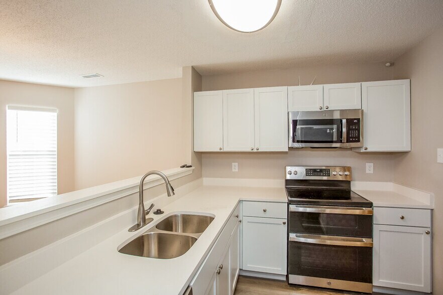 Building Photo - 6762 Kinnerton Dr