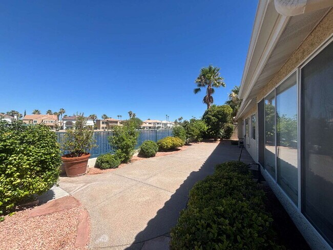 Building Photo - 3 Bed 2 1/2 Bath Water Front Home in Desert Shores