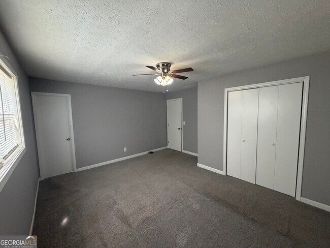 Building Photo - 125 S Meadowcliff Cir