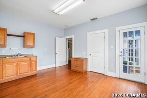 Building Photo - 821 E Quincy St