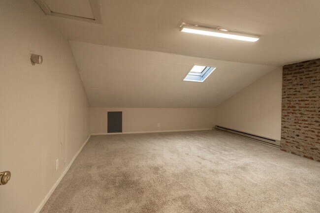 Building Photo - 1105 Hamilton Way