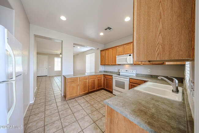 Building Photo - 42914 N Challenger Trail