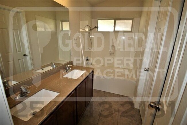 Building Photo - Beautiful 3-bedroom, 2-bathroom home with a 2-car garage now available for rent!