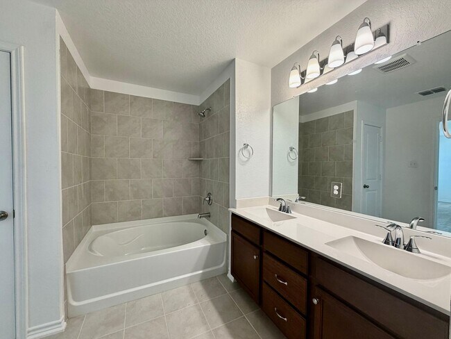 Building Photo - 8014 Canyon Wren Pk