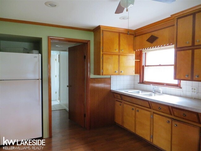 Building Photo - 18270 Sycamore St