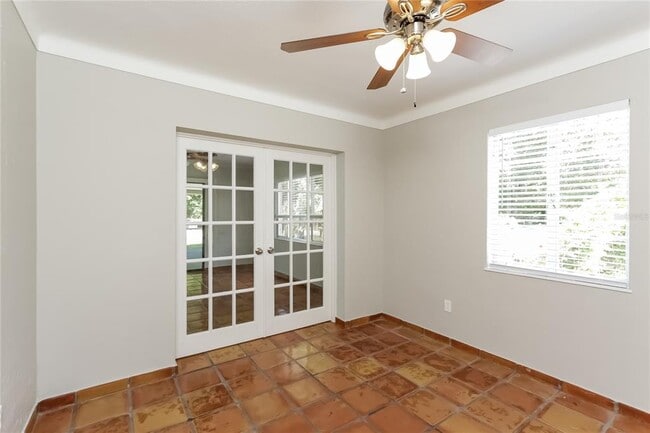 Building Photo - 2035 Goldenrod St