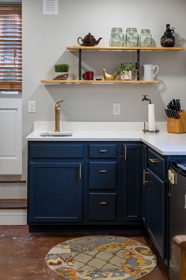 Building Photo - Beautifully Updated House - Awesome Montford Location