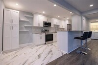 Building Photo - 4984 Meadow Ln