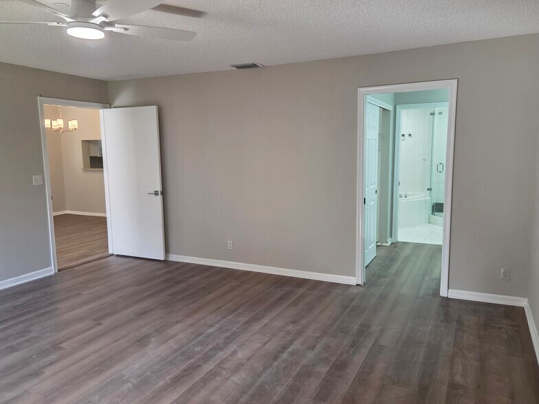 Building Photo - 330 NW 67th St