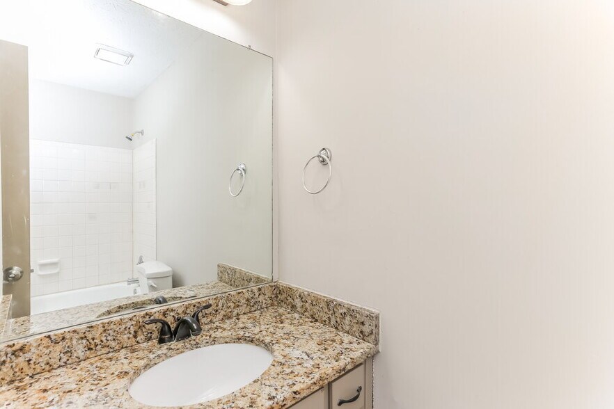 Building Photo - 3747 Willow Wood Way NW