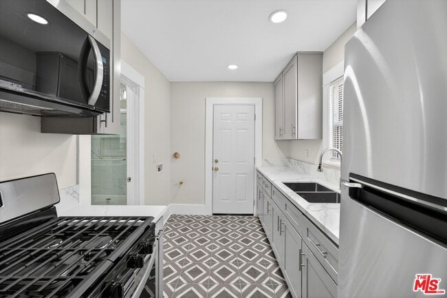 Building Photo - 5008 S Wilton Pl
