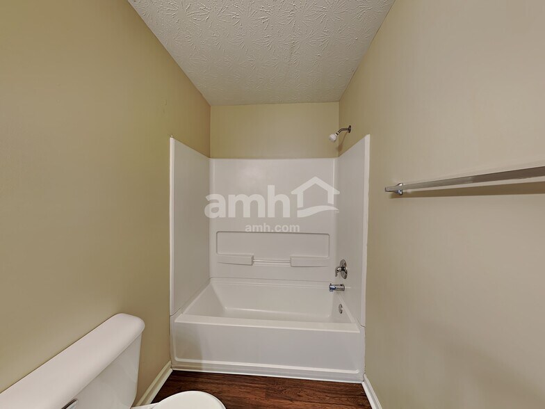 Building Photo - 5633 Rambling Dr