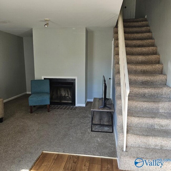 Building Photo - 2006 Reaches Pl SW