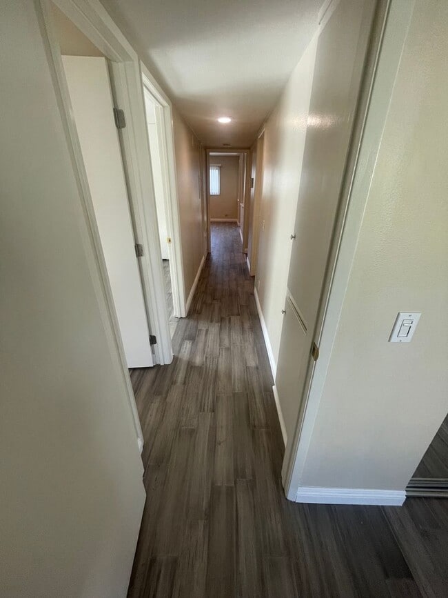 Building Photo - 3 Bed, 2 Bath Tanglewood For Rent- Single Story w/ Garage and AC!