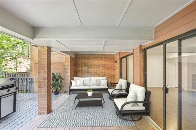 Building Photo - 49 Willow Glen NE