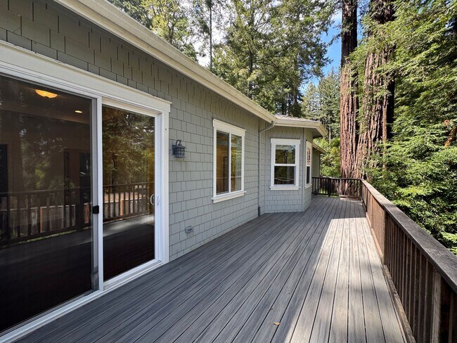 Building Photo - Beautiful Home in Felton