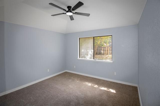 Building Photo - 400 Kalmia Dr