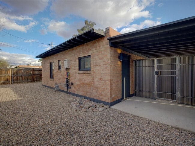 Building Photo - Cozy 2-Bedroom Home with Community Pool & Covered Parking