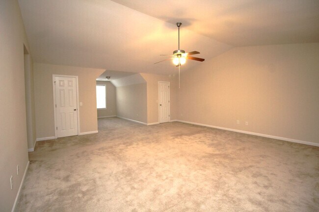 Building Photo - Walking distance to Downtown Sugar Hill!