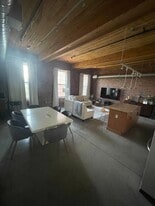 Building Photo - 130 John St