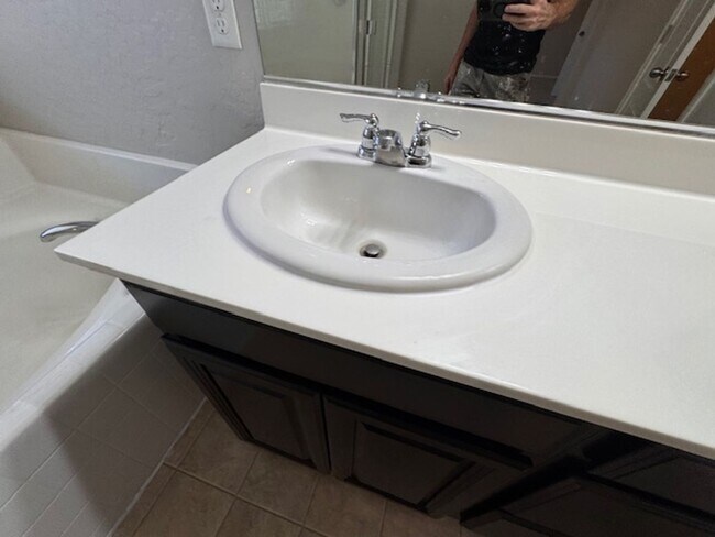Building Photo - 3 Bedroom Home in a Gated Community! North...