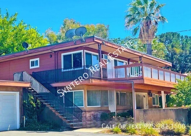 Building Photo - 1595 3rd Ave