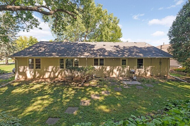 Building Photo - 4509 Laguna Dr