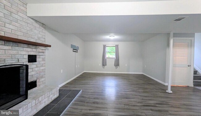 Building Photo - 922 Petinot Pl