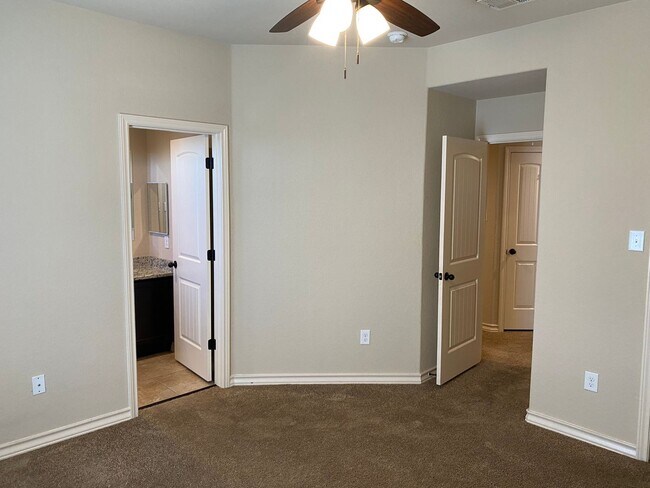 Building Photo - 14003 Fratelli Rd