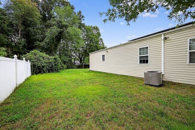 Building Photo - 2225 Pinefield Way