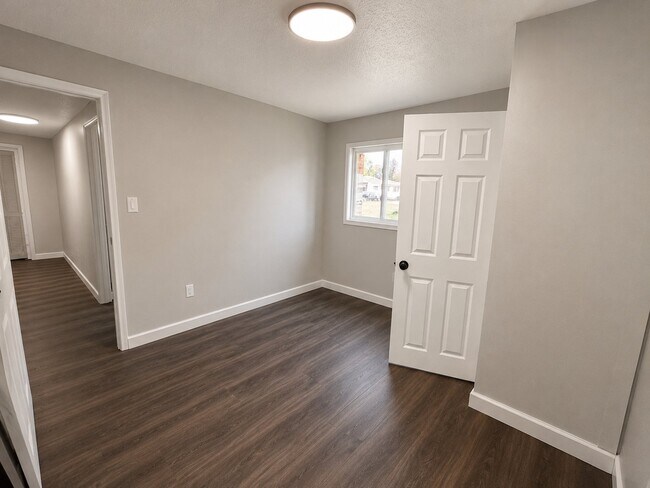 Building Photo - 507 St Robert Dr