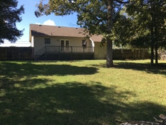 Building Photo - For Lease - 3 Bed, 2 Bath, 1115 sq ft Home...