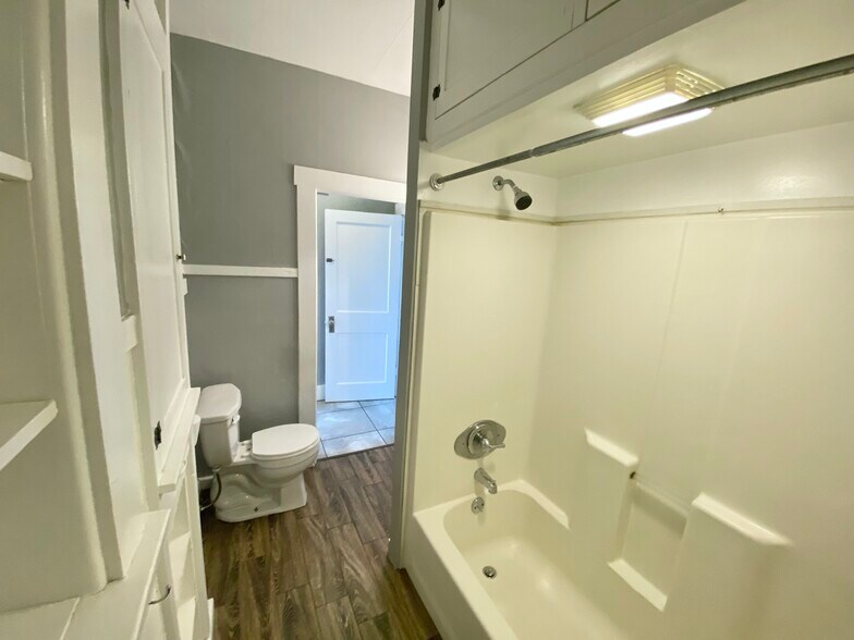 Bathroom - 2812 NW 15th St