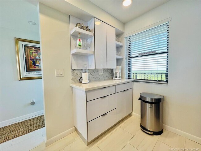 Building Photo - 4200 N Hwy A1A