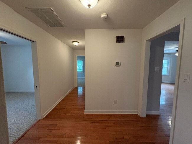Building Photo - 1849 Oyster Bay Ln