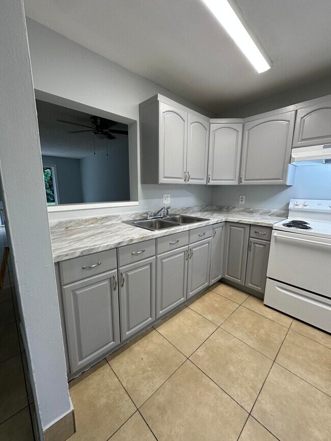 Building Photo - 205 Southland Dr