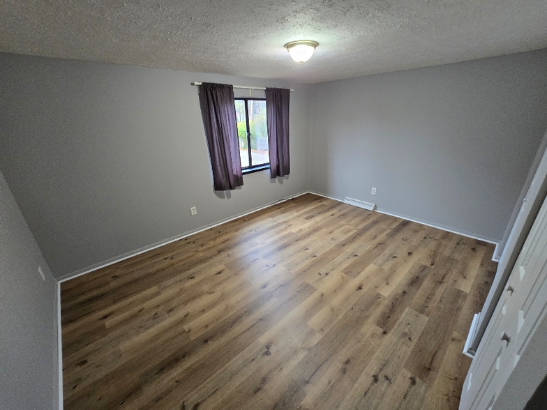 Building Photo - 26640 Lake of the Falls Blvd