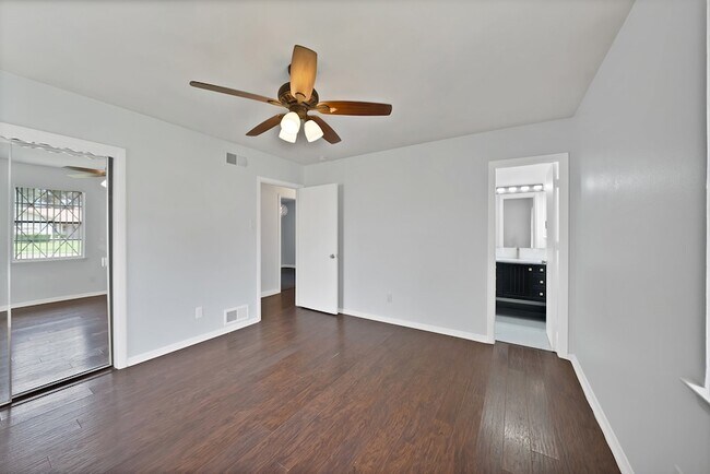 Building Photo - 715 Terryland Dr