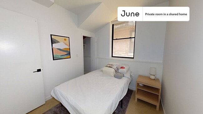 Building Photo - 2122 S Hoyne Ave